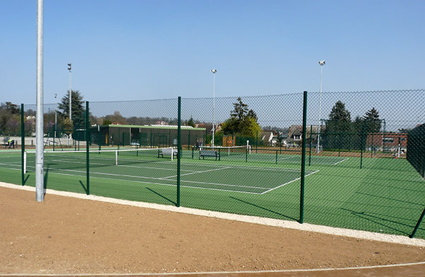 terrain, filet de tennis, poteaux