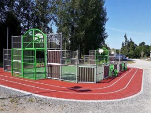 Terrain multisports en métal et plastique recyclé