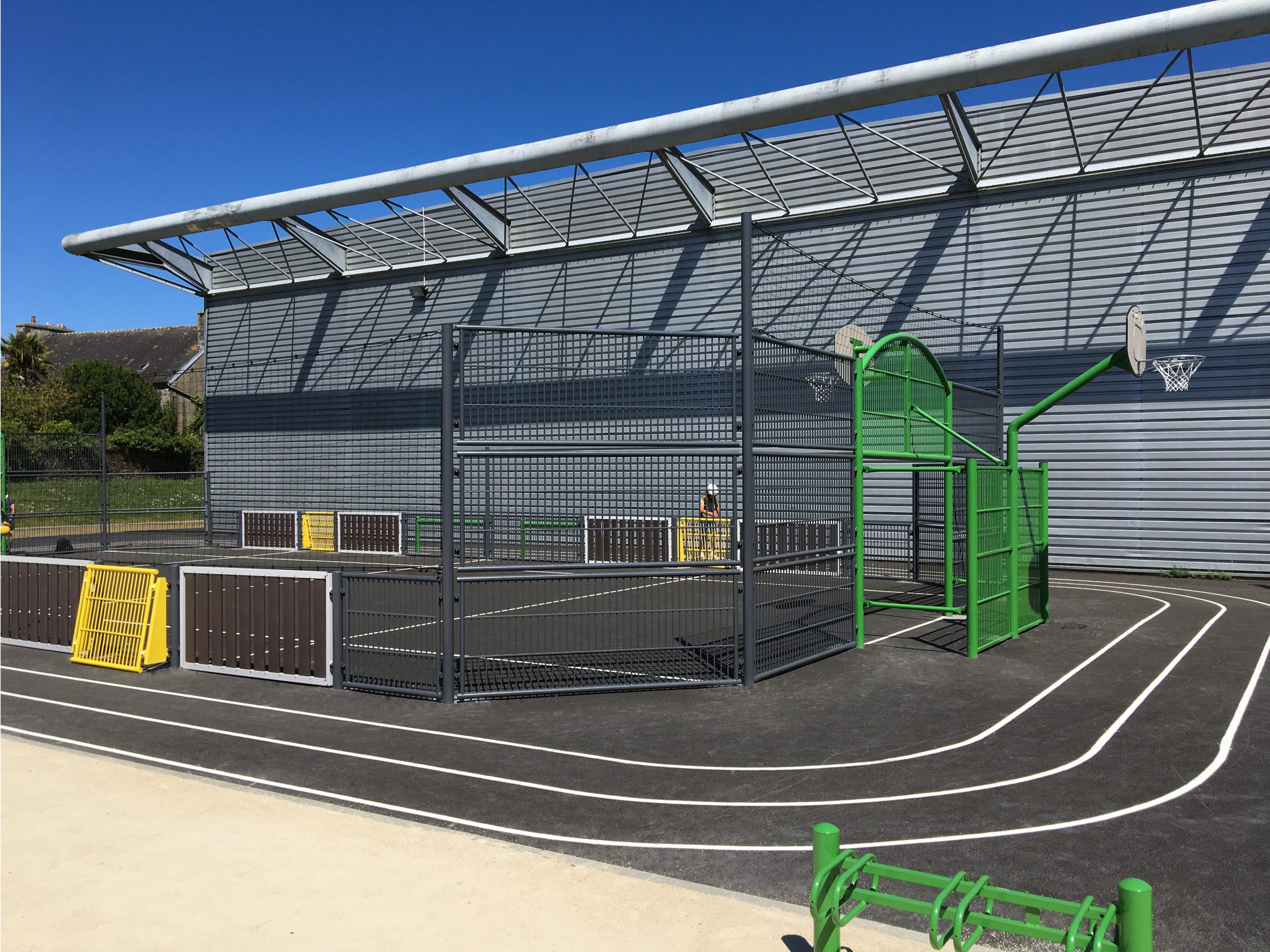 Streetpark métal et plastique recyclé à Lampaul Guimiliau (29)