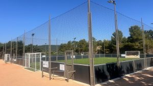 2-terrains-de-Foot-5-collés-de-30-x-20-m-à-La-Croix-Valmer