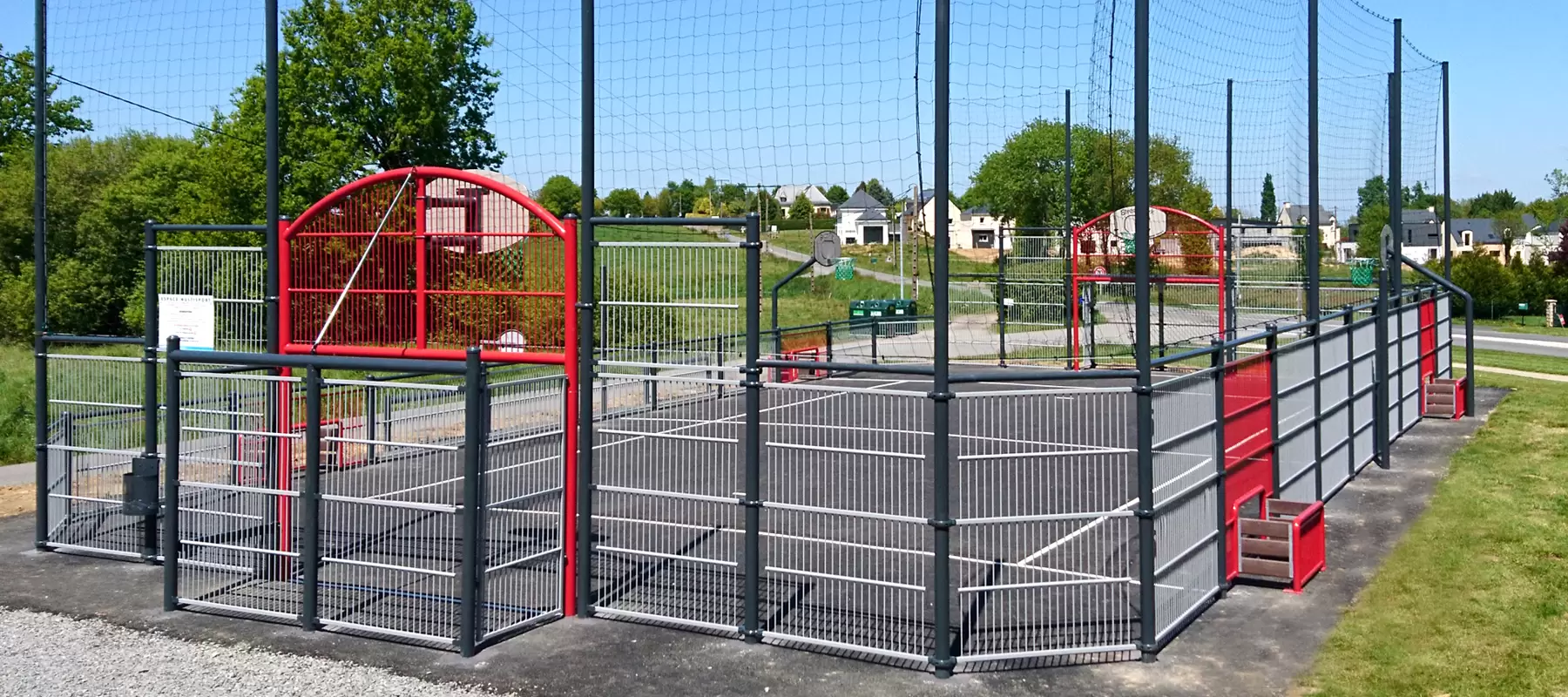 Terrain multisport tout métal aux dimensions standards, fabrication CAMMA Sport