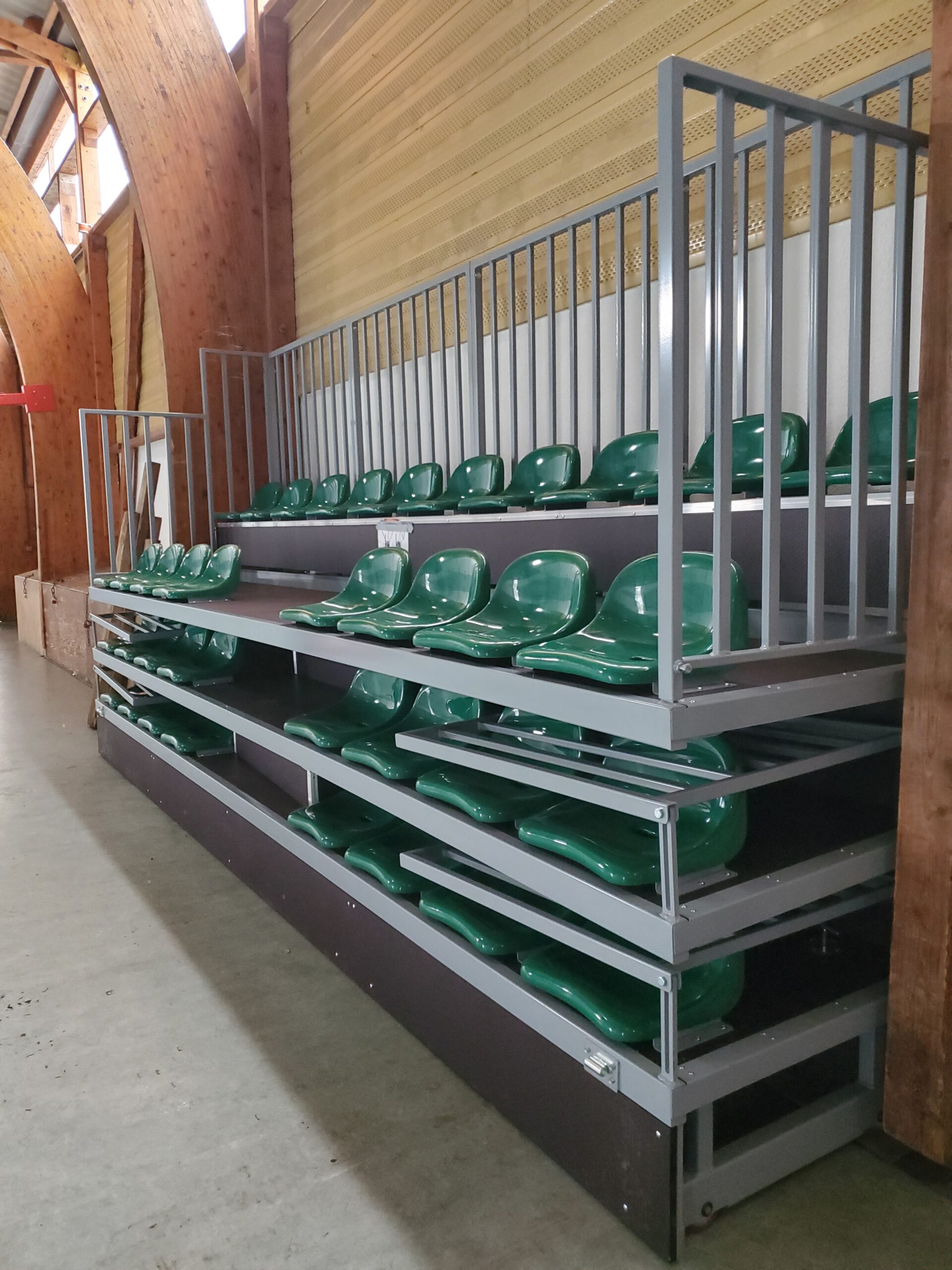 Tribunes spectateurs téléscopiques – Ville de Baud