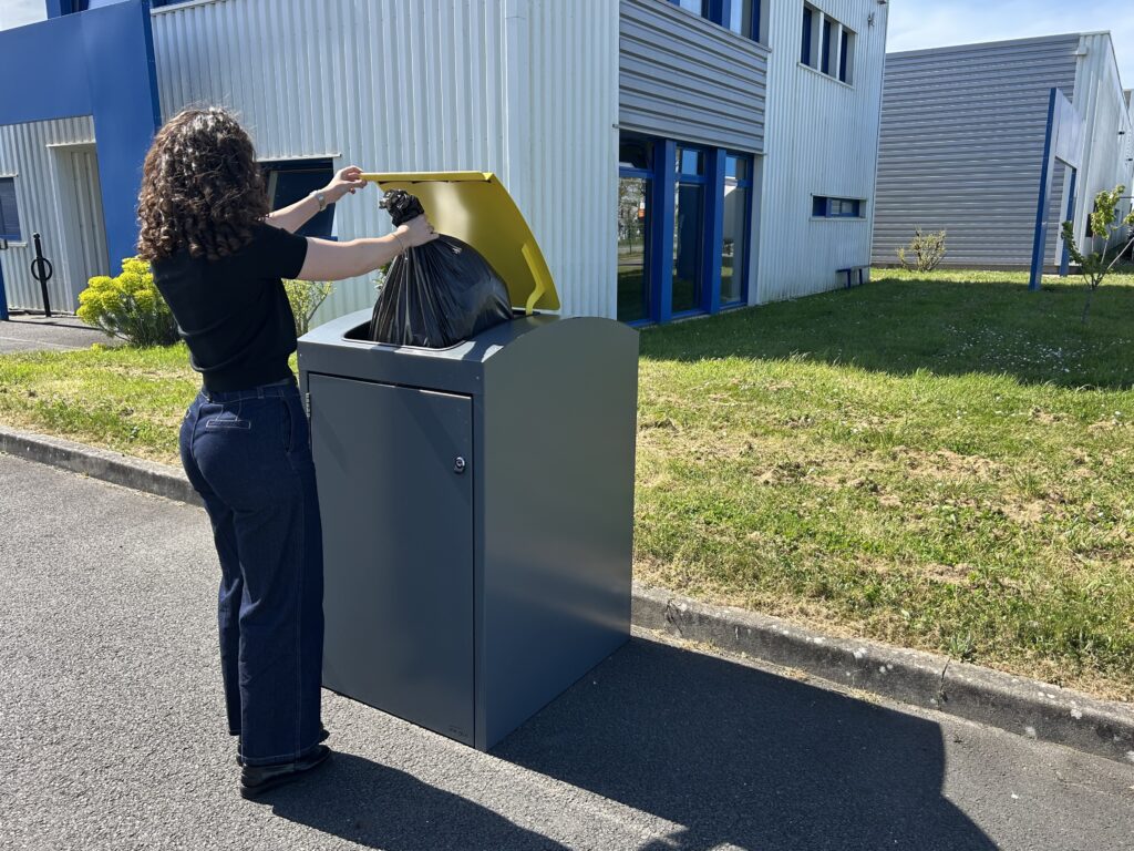 Abri-dechets-tri-selectif-Bacoflux-etablissement sportifs