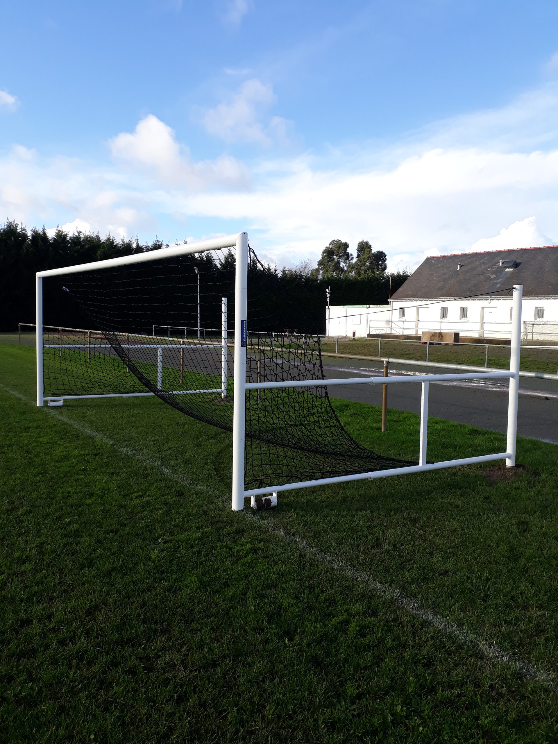 But de football à 8 installé par CAMMA Sport à Missillac
