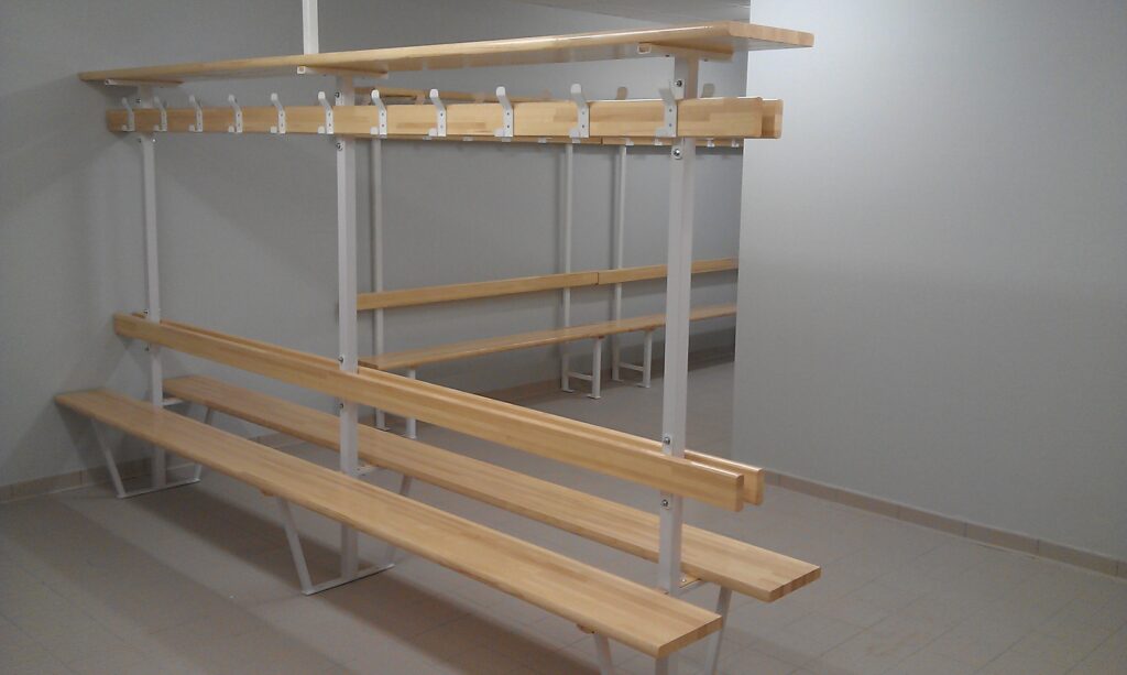 Banc vestiaire avec dossier et patère