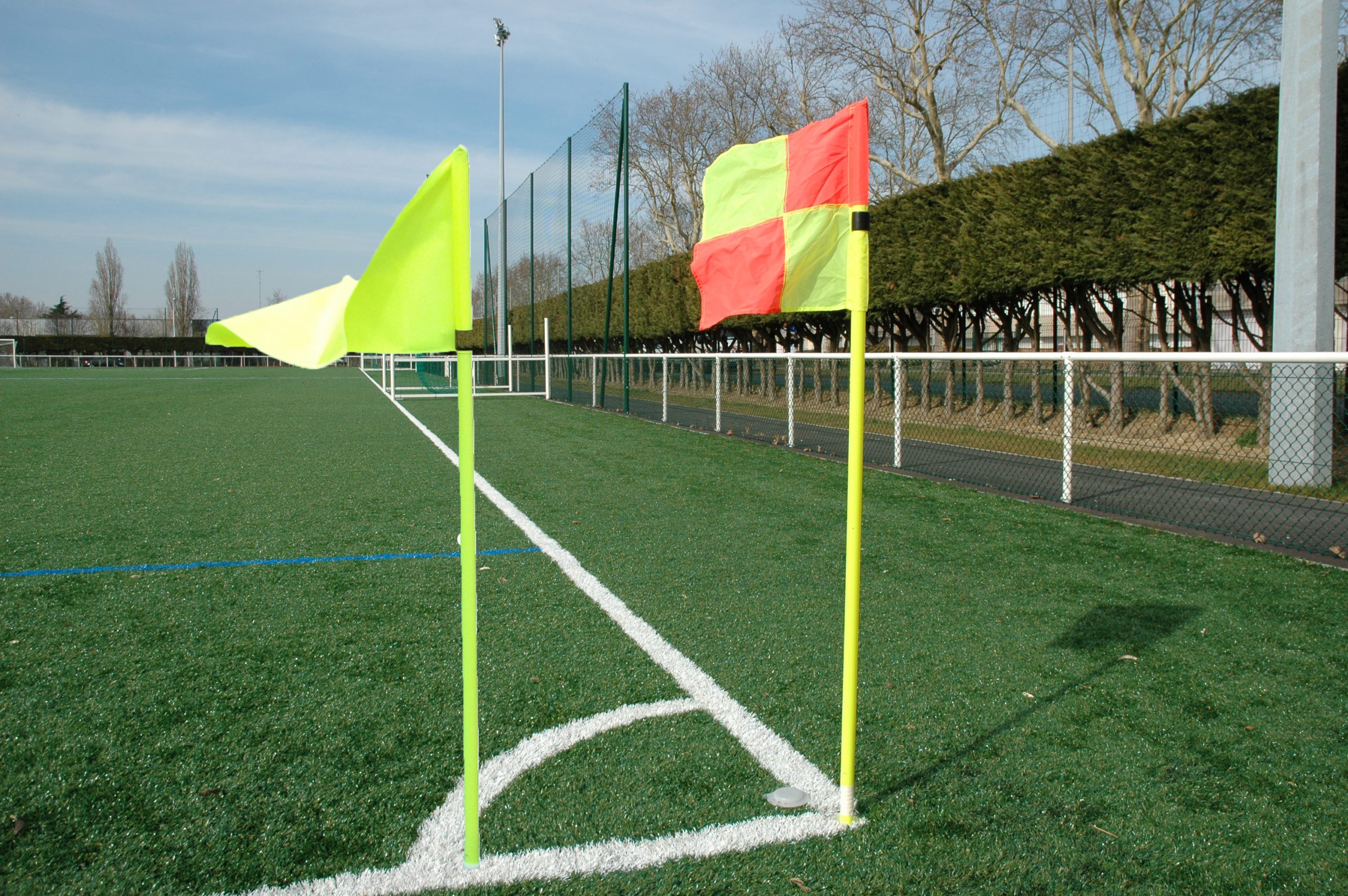 Piquet de ligne flexible avec fanion pour délimiter un terrain de rugby