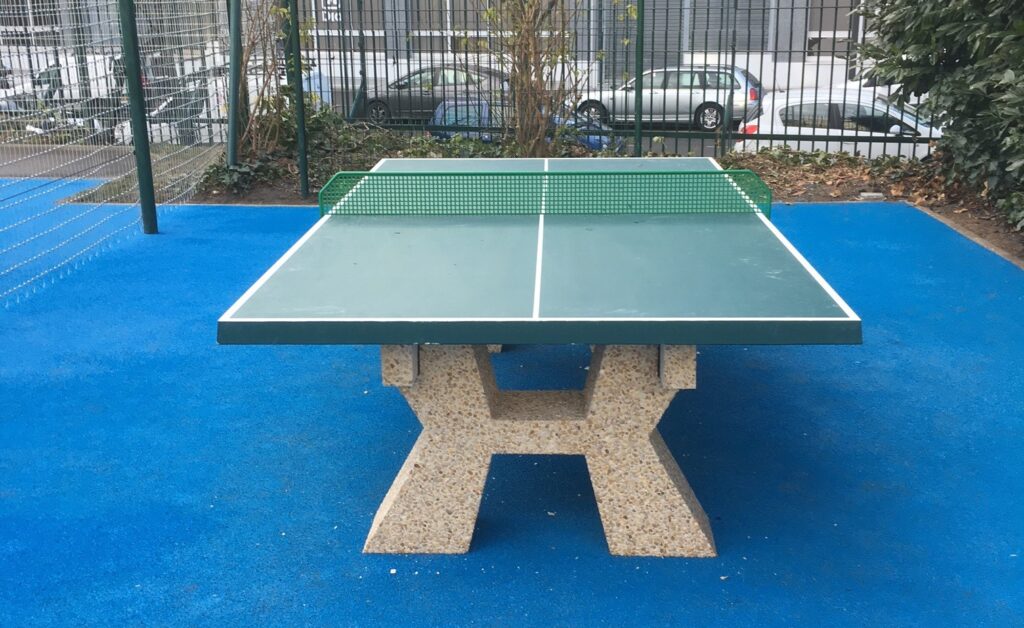 Table de tennis de tables extérieure en béton